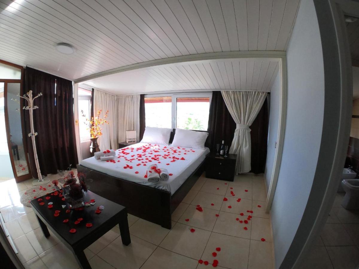 Hotel Anxhelo Kuçovë Buitenkant foto