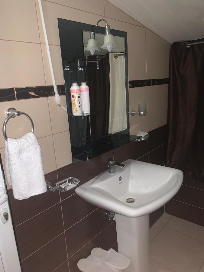 Hotel Anxhelo Kuçovë Buitenkant foto