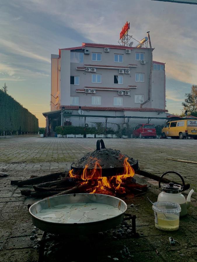 Hotel Anxhelo Kuçovë Buitenkant foto